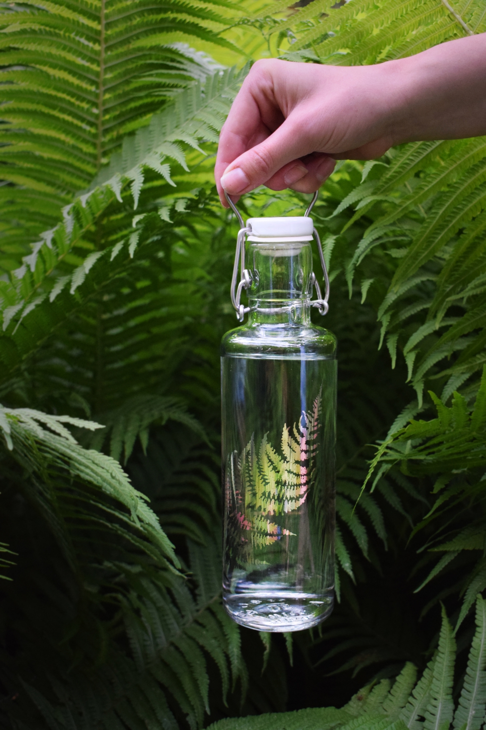 Wer sein Wasser aus den stylishen wiederverwendbaren Glasflaschen von Soulbottles trinkt, kann ganz leicht etwas Gutes für die Umwelt tun.